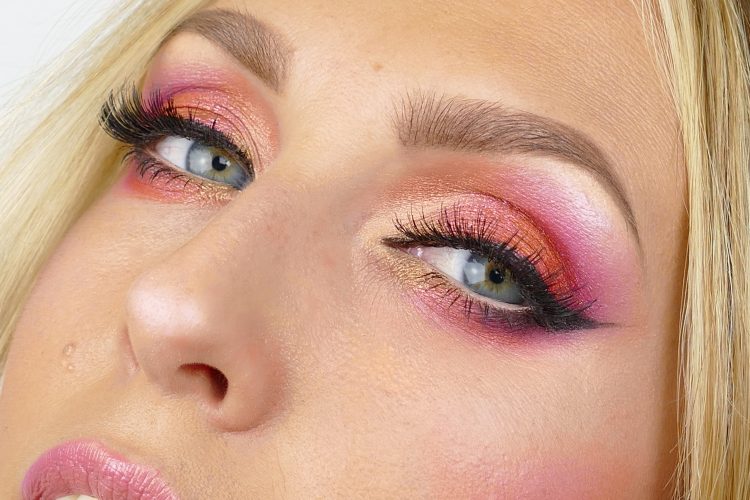 Dahlia inspirerad makeup i rosa